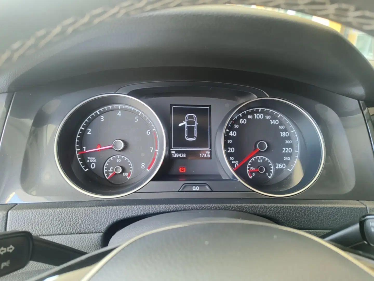 Volkswagen Golf 2017 230TSI Automatic Comfort Edition – Celebrating Milestone of One Million Units — миниатюра 14