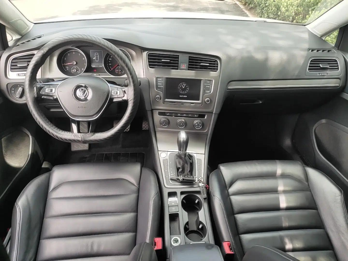 Volkswagen Golf 2016 230TSI Automatic Luxury Version — миниатюра 17