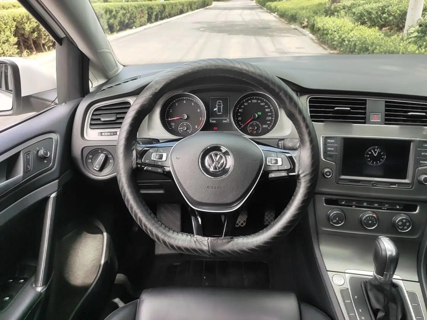 Volkswagen Golf 2016 230TSI Automatic Luxury Version — миниатюра 18