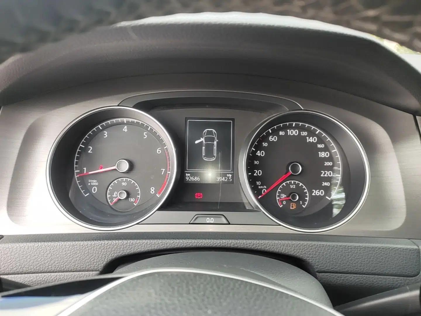 Volkswagen Golf 2016 230TSI Automatic Luxury Version — миниатюра 19
