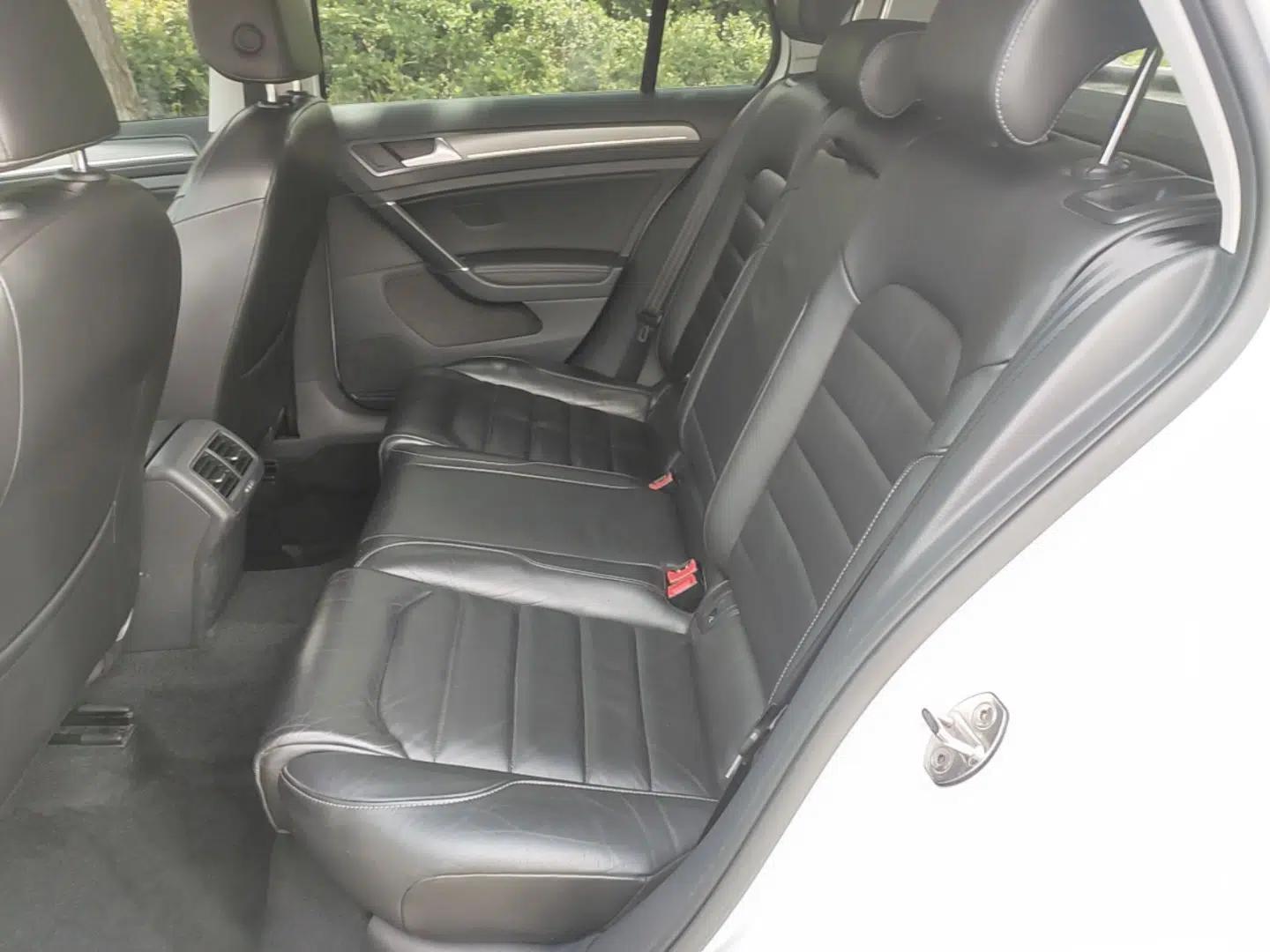 Volkswagen Golf 2016 230TSI Automatic Luxury Version — миниатюра 25