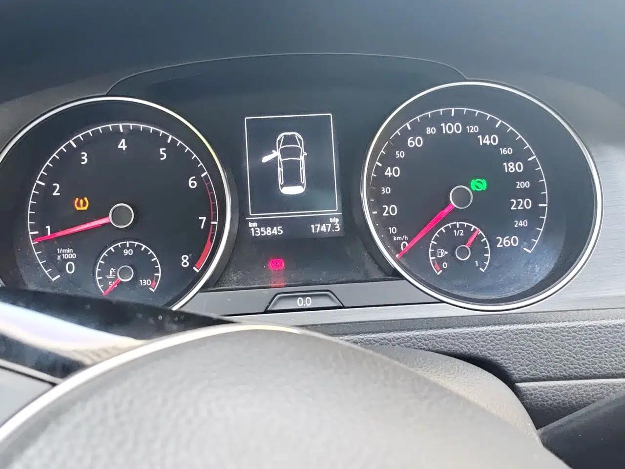Volkswagen Golf 2015 1.4TSI Automatic Luxury Model — миниатюра 11
