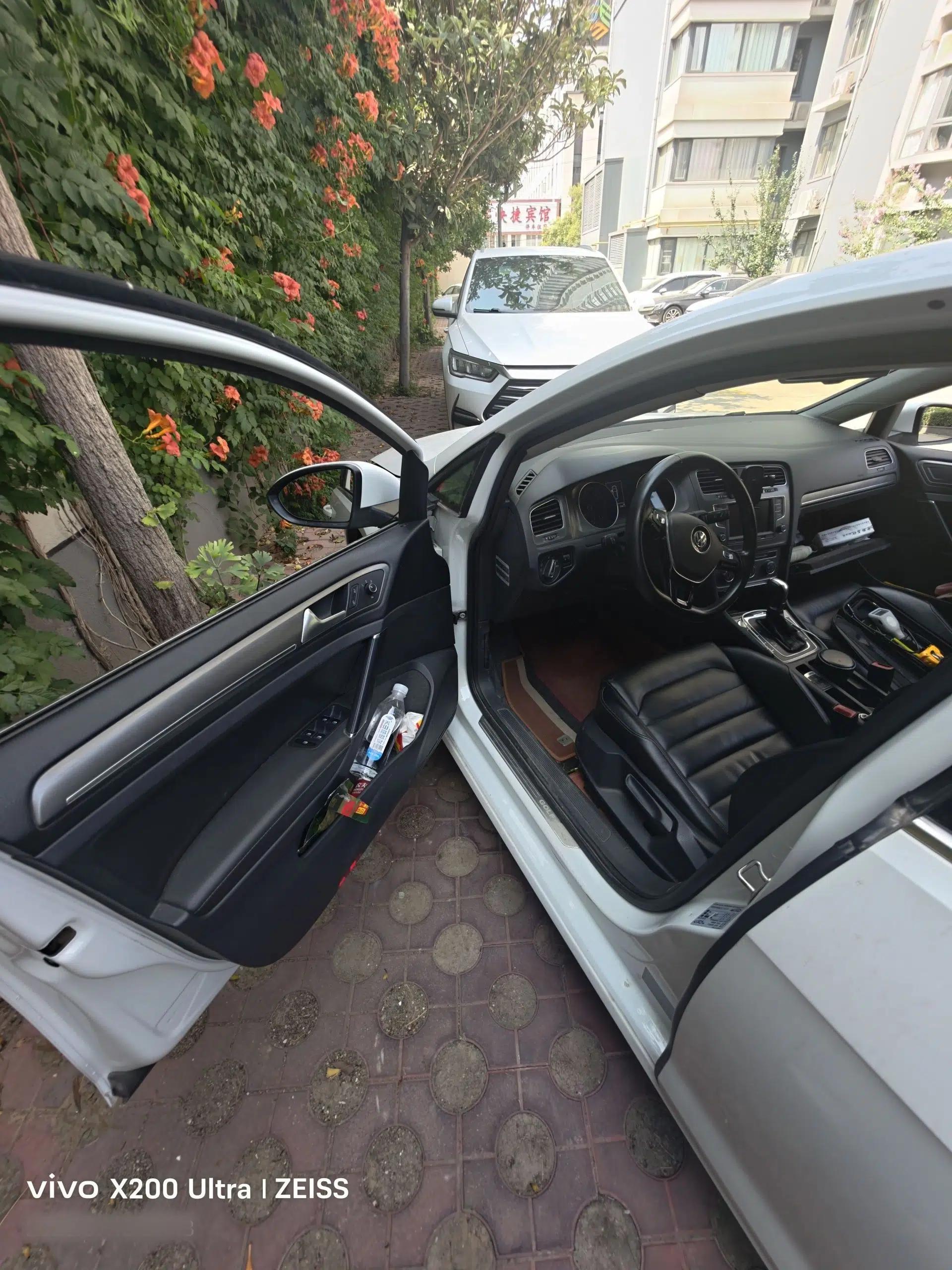 Volkswagen Golf 2015 1.4TSI Automatic Luxury Model — миниатюра 16