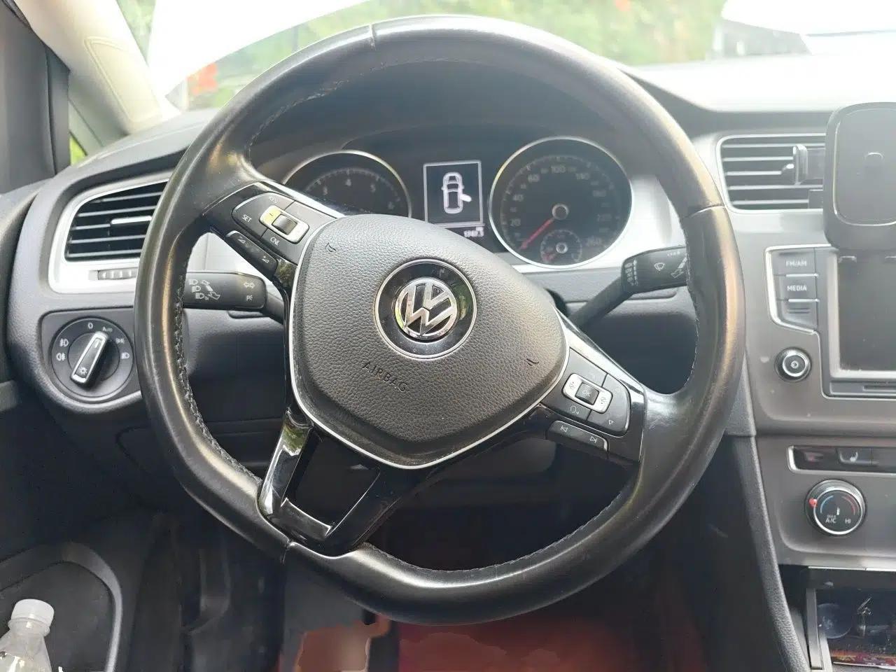 Volkswagen Golf 2015 1.4TSI Automatic Luxury Model — миниатюра 10
