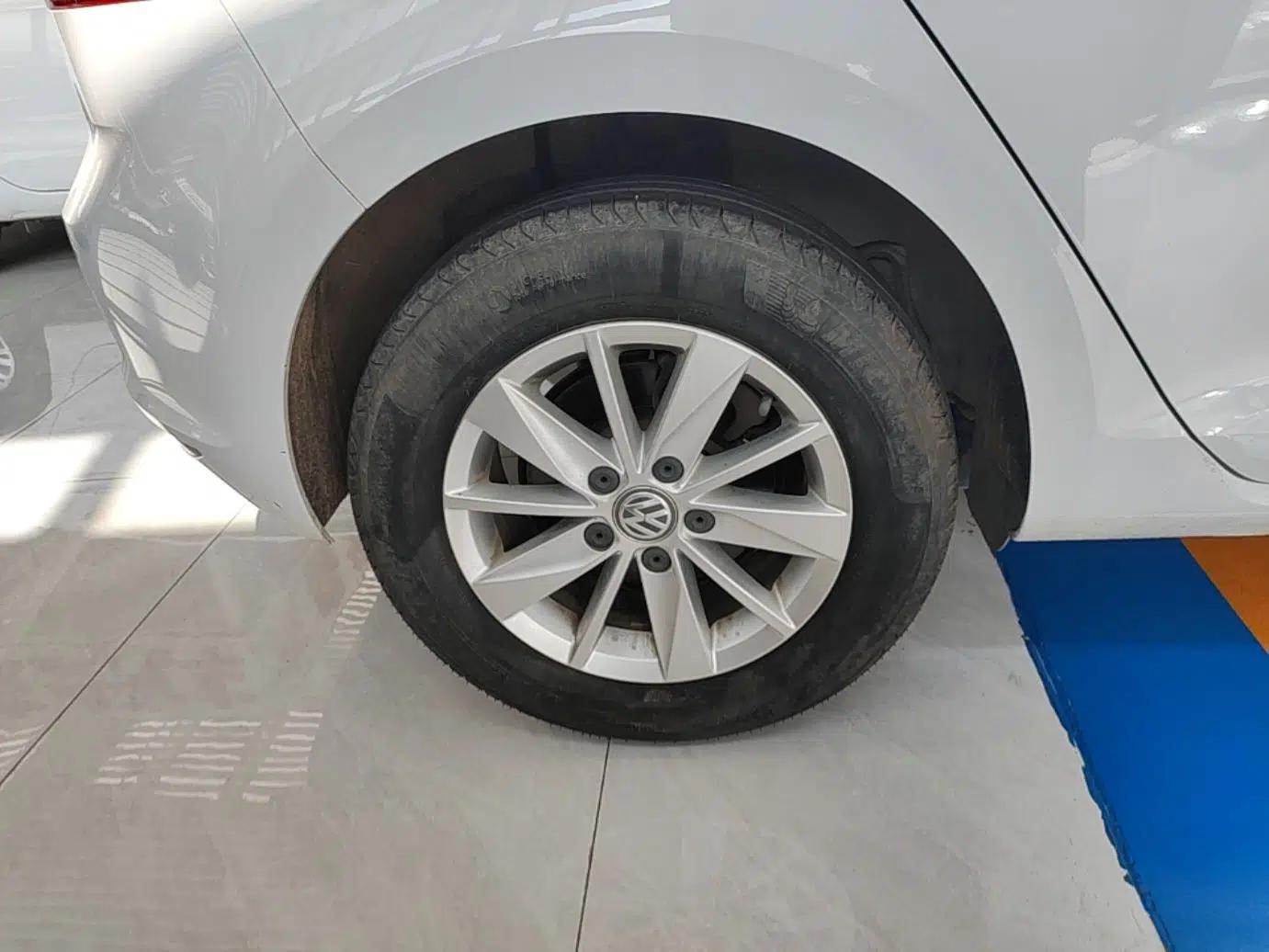 Volkswagen Golf 2016 1.6L Automatic Fashion Model — миниатюра 11