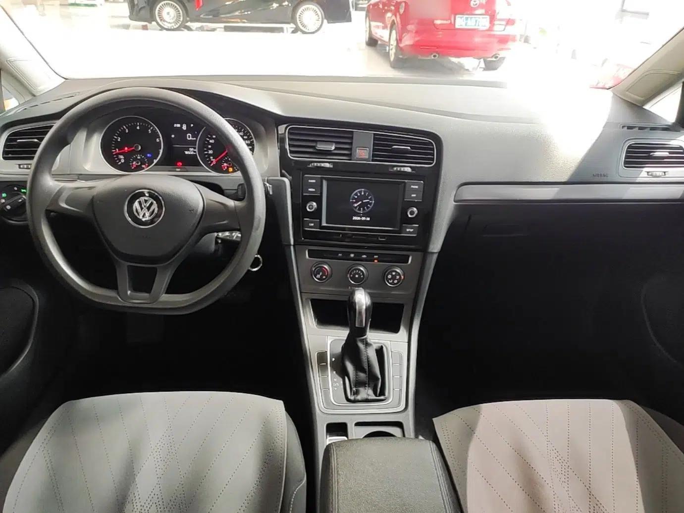 Volkswagen Golf 2016 1.6L Automatic Fashion Model — миниатюра 12