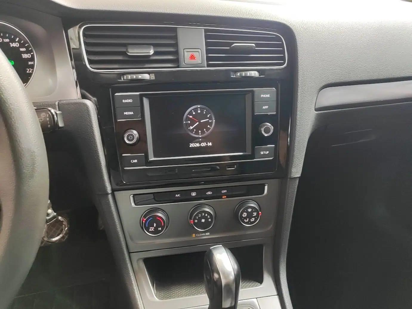 Volkswagen Golf 2016 1.6L Automatic Fashion Model — миниатюра 15