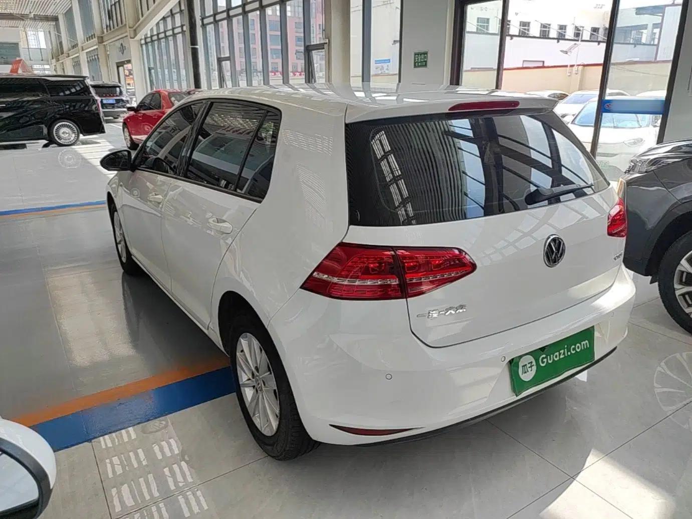 Volkswagen Golf 2016 1.6L Automatic Fashion Model — миниатюра 4