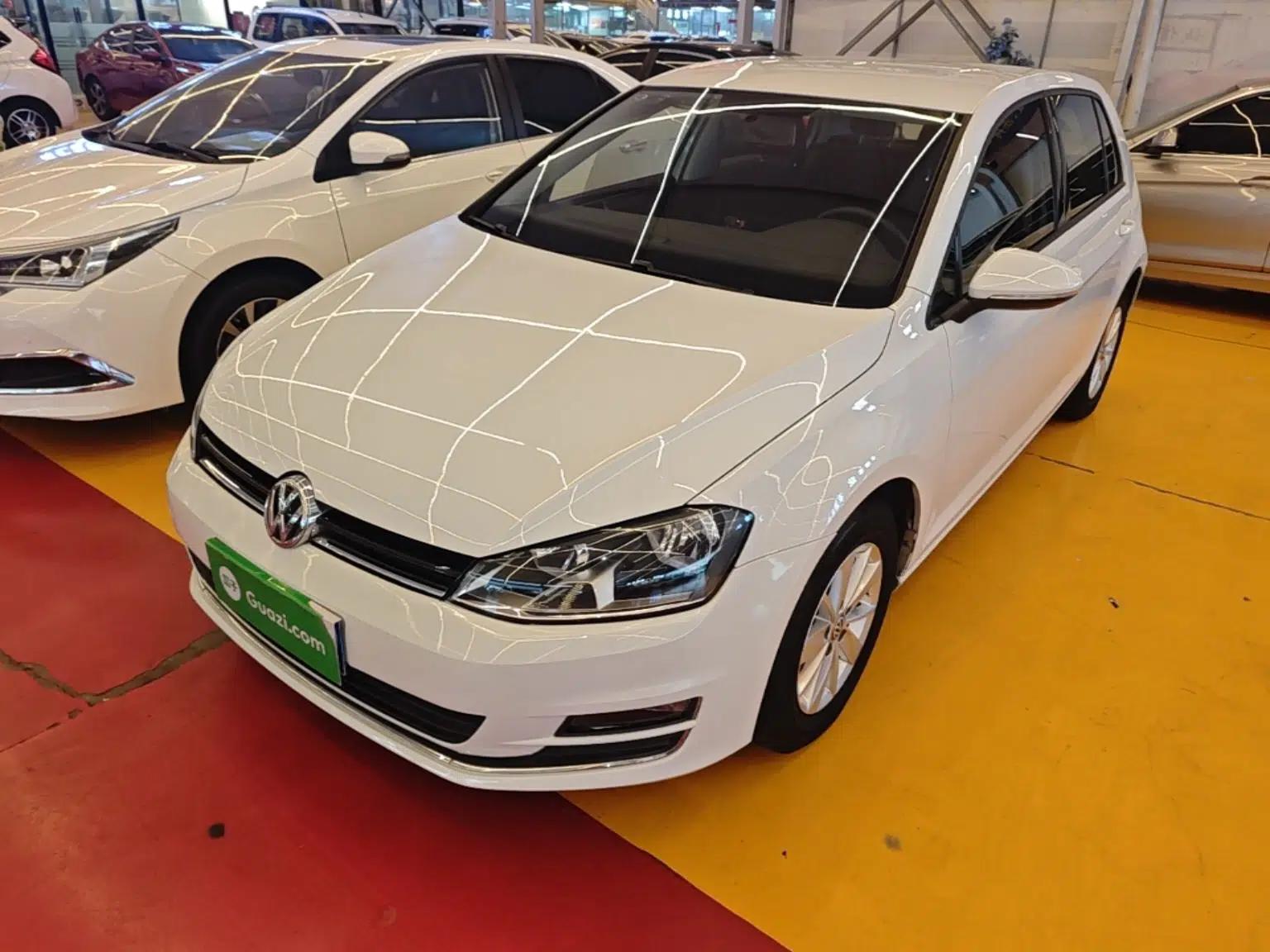 Volkswagen Golf 2016 1.6L Manual Fashion Edition — миниатюра 1