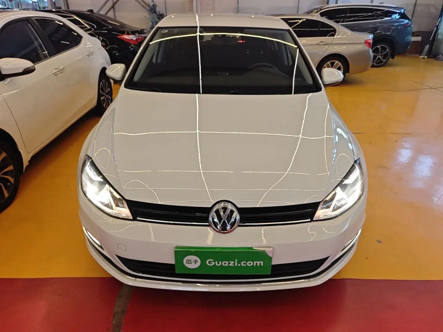 Volkswagen Golf 2016 1.6L Manual Fashion Edition — миниатюра 2
