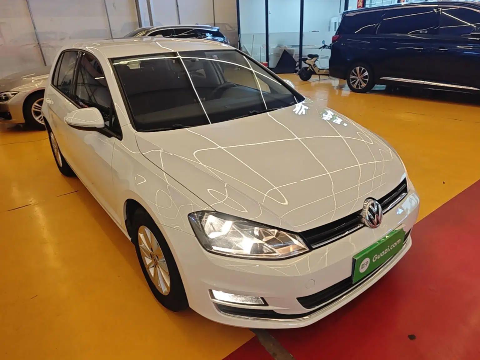 Volkswagen Golf 2016 1.6L Manual Fashion Edition — миниатюра 12