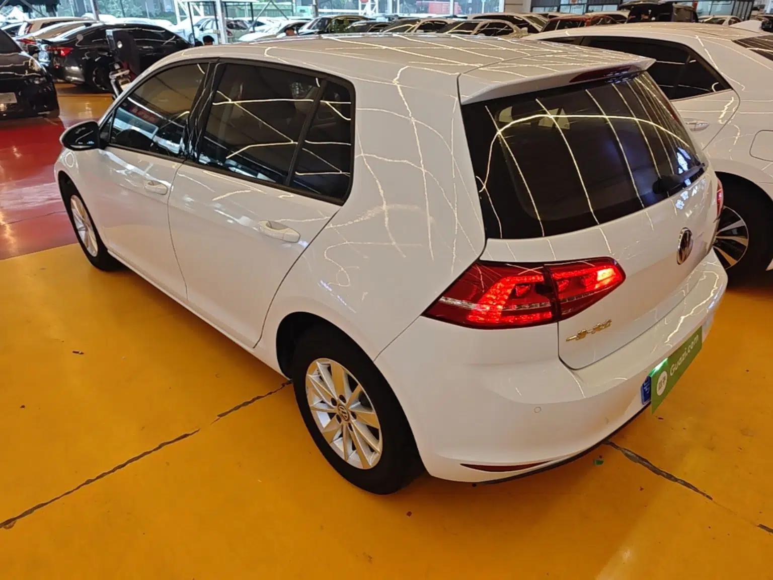 Volkswagen Golf 2016 1.6L Manual Fashion Edition — миниатюра 13