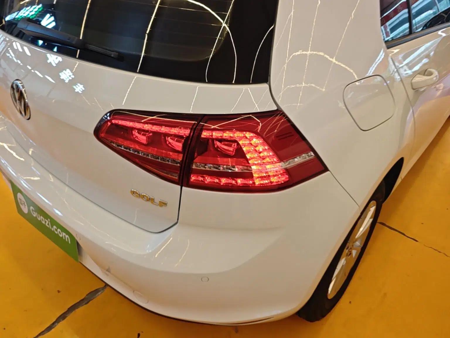 Volkswagen Golf 2016 1.6L Manual Fashion Edition — миниатюра 14