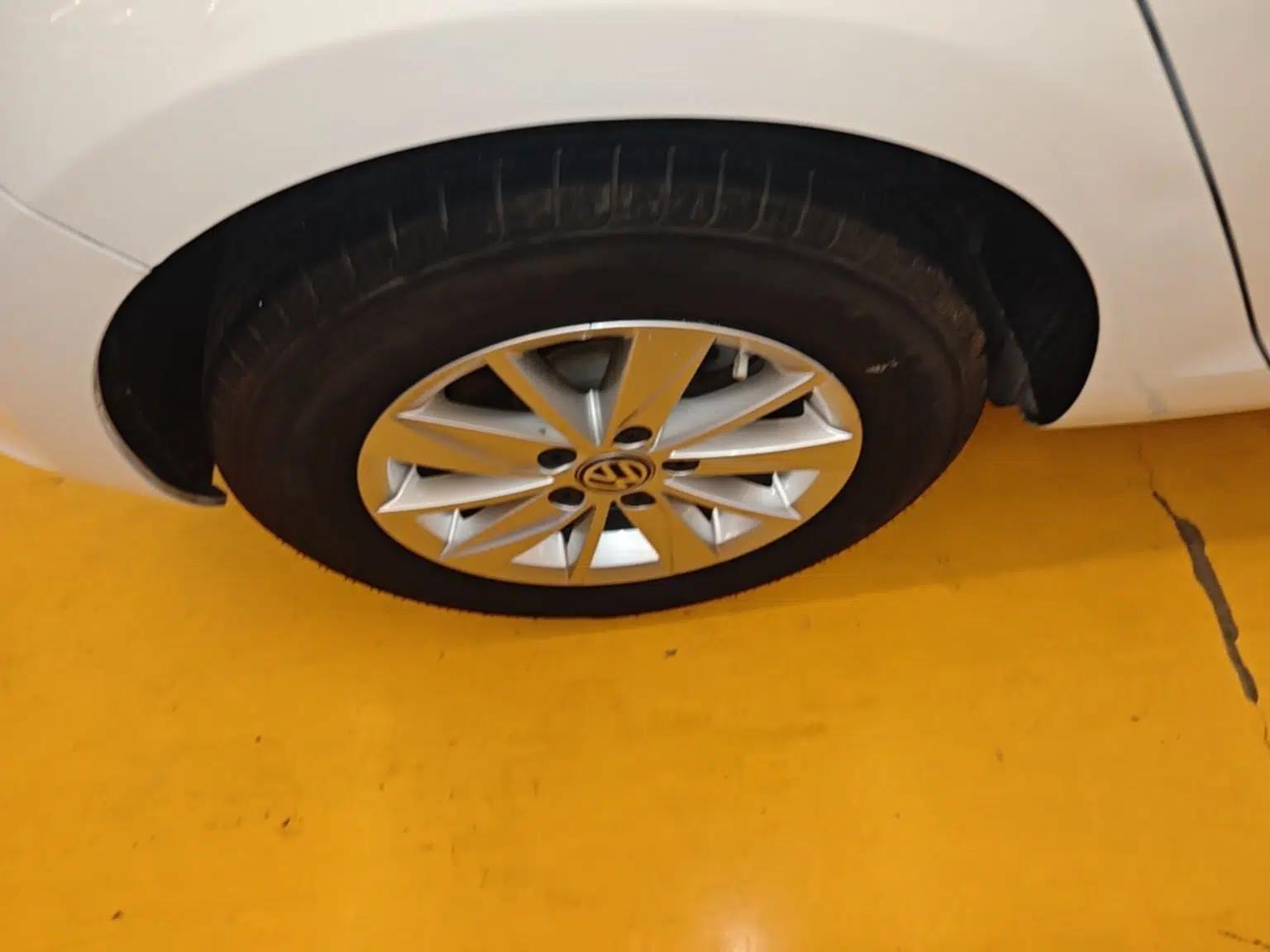 Volkswagen Golf 2016 1.6L Manual Fashion Edition — миниатюра 16