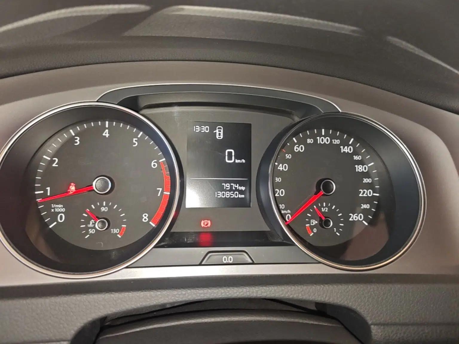 Volkswagen Golf 2016 1.6L Manual Fashion Edition — миниатюра 19