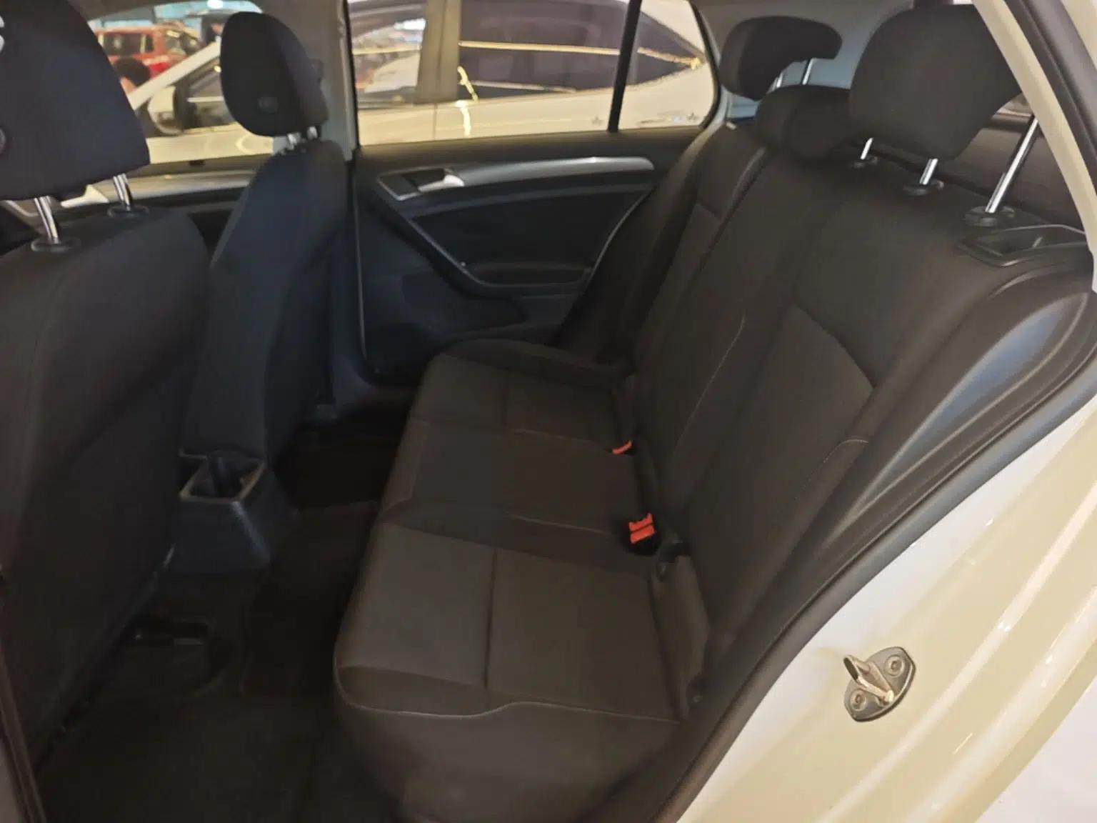 Volkswagen Golf 2016 1.6L Manual Fashion Edition — миниатюра 25