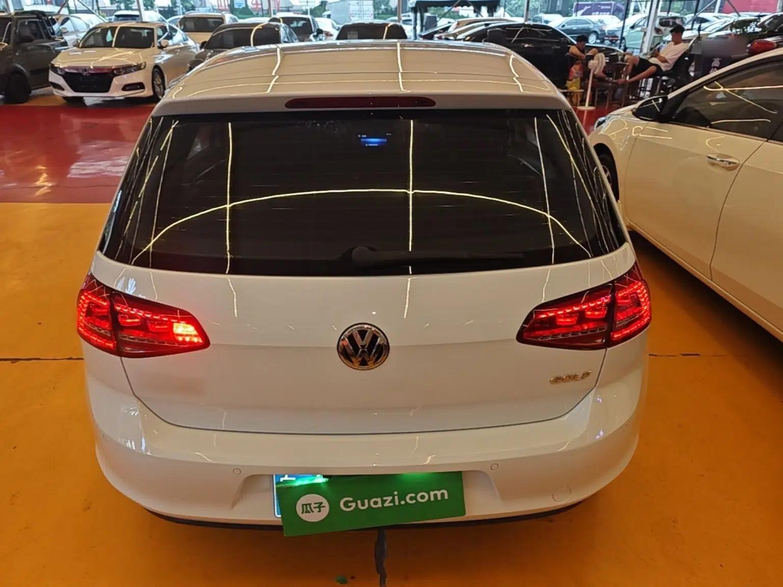 Volkswagen Golf 2016 1.6L Manual Fashion Edition — миниатюра 5