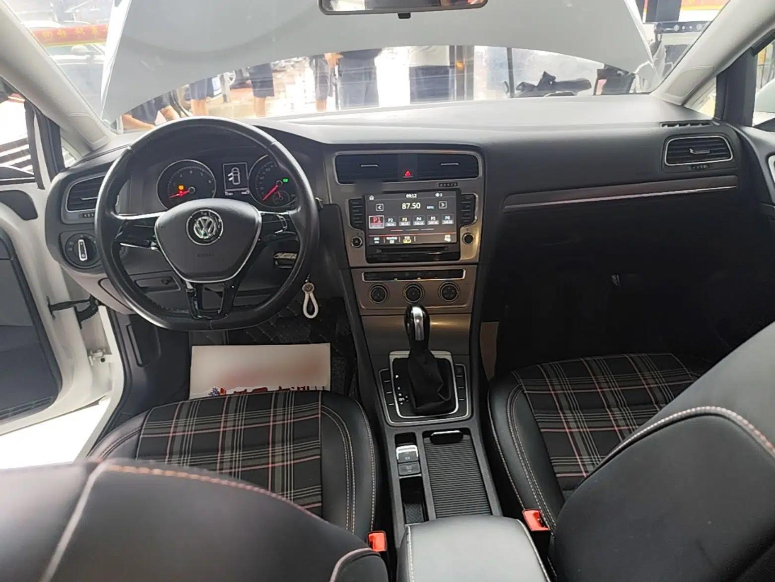 Volkswagen Golf 2015 1.6L Automatic Comfort Model — миниатюра 12