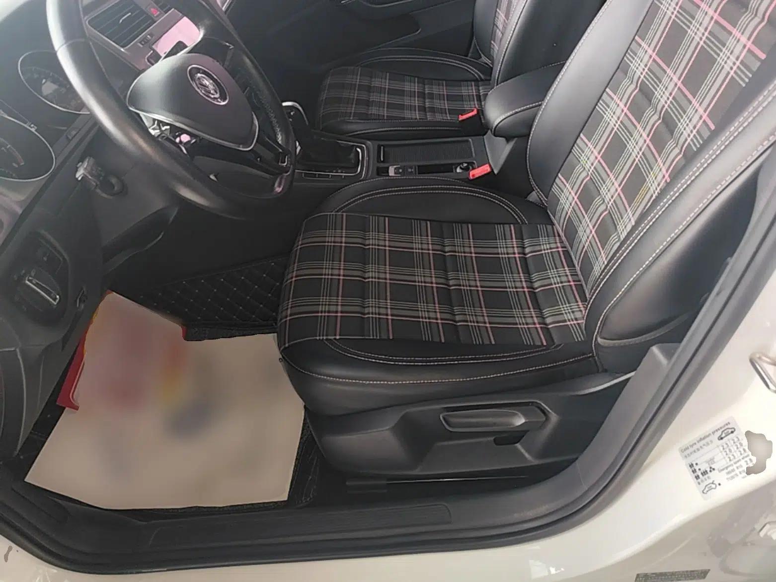 Volkswagen Golf 2015 1.6L Automatic Comfort Model — миниатюра 17