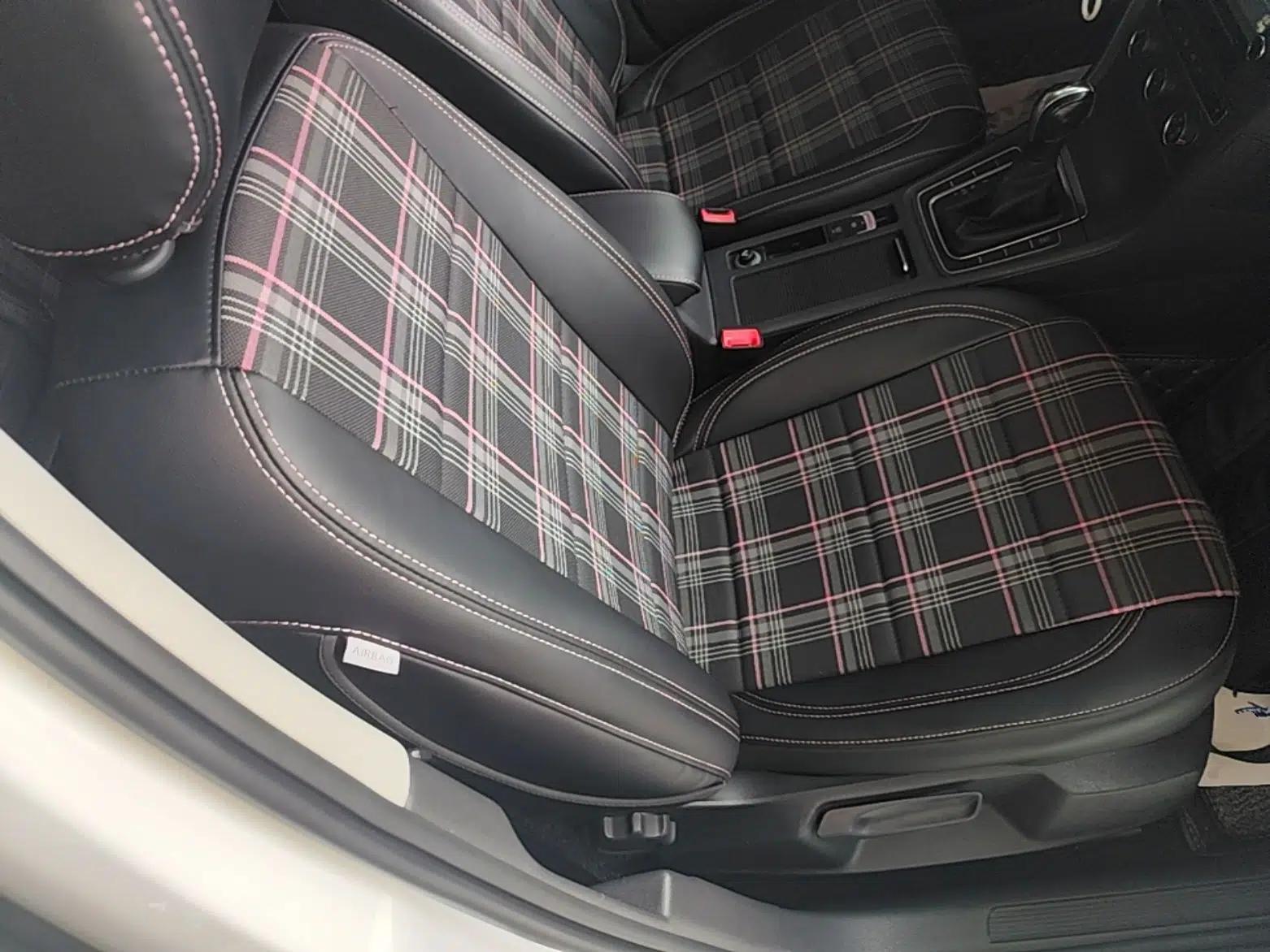 Volkswagen Golf 2015 1.6L Automatic Comfort Model — миниатюра 19