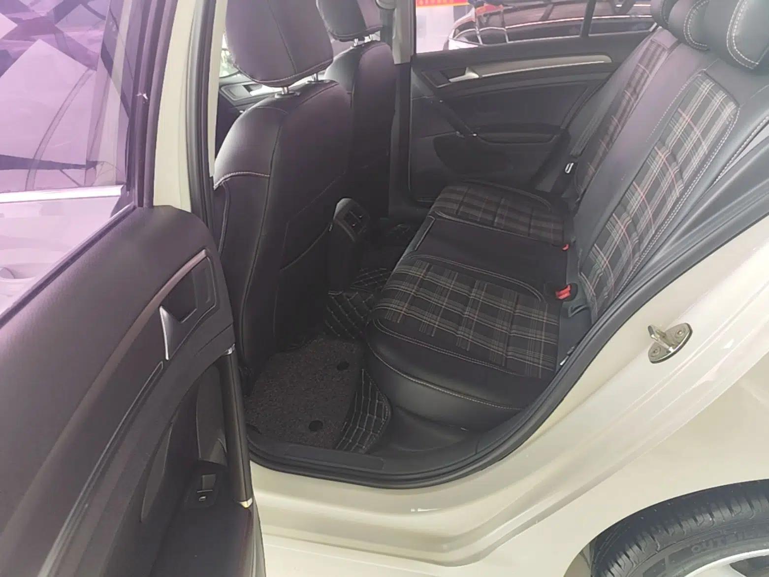 Volkswagen Golf 2015 1.6L Automatic Comfort Model — миниатюра 20