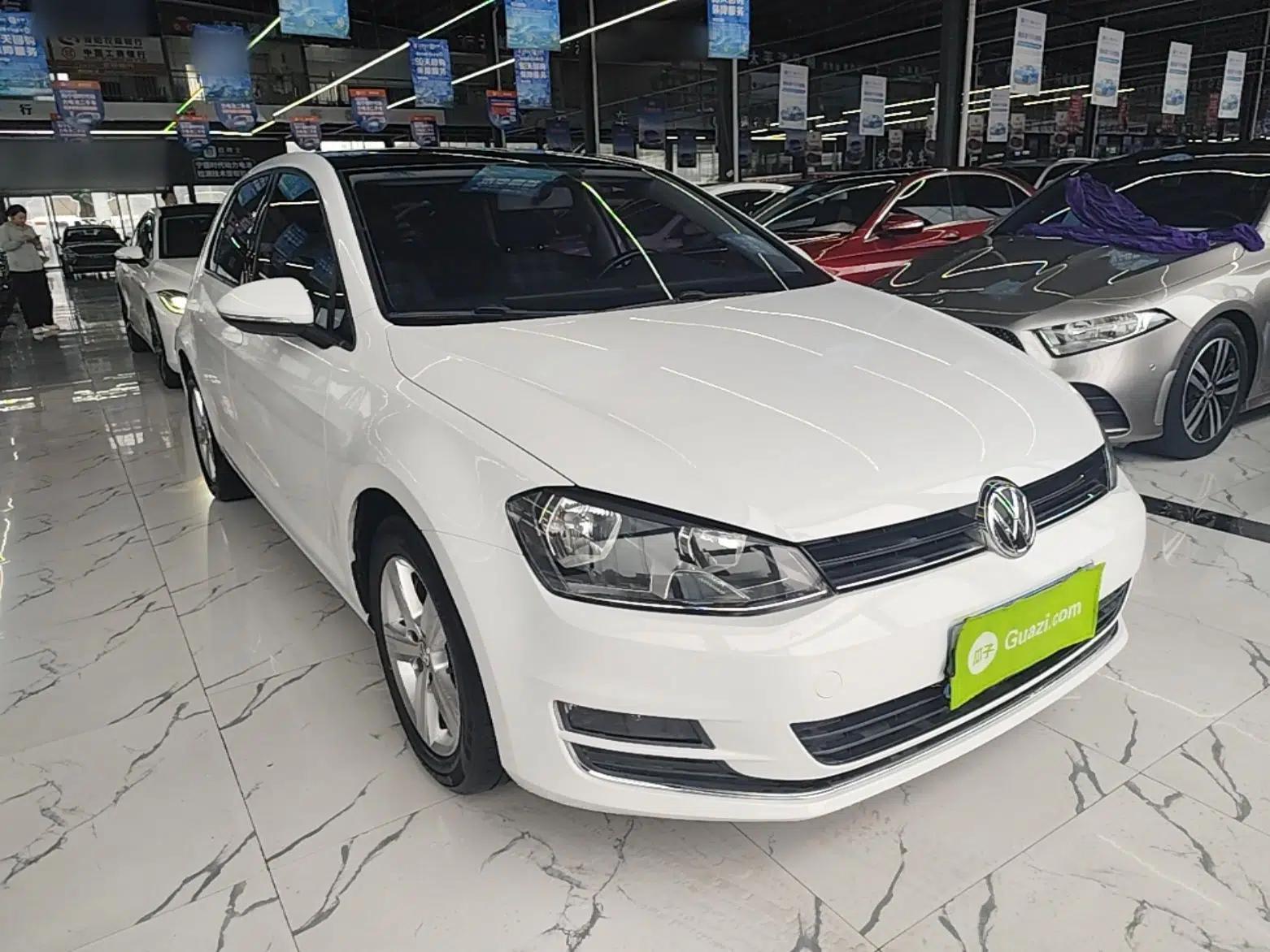 Volkswagen Golf 2015 1.6L Automatic Comfort Model — миниатюра 3