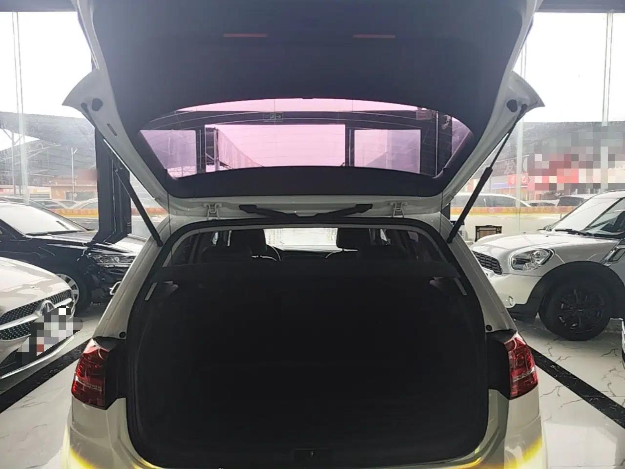 Volkswagen Golf 2015 1.6L Automatic Comfort Model — миниатюра 22