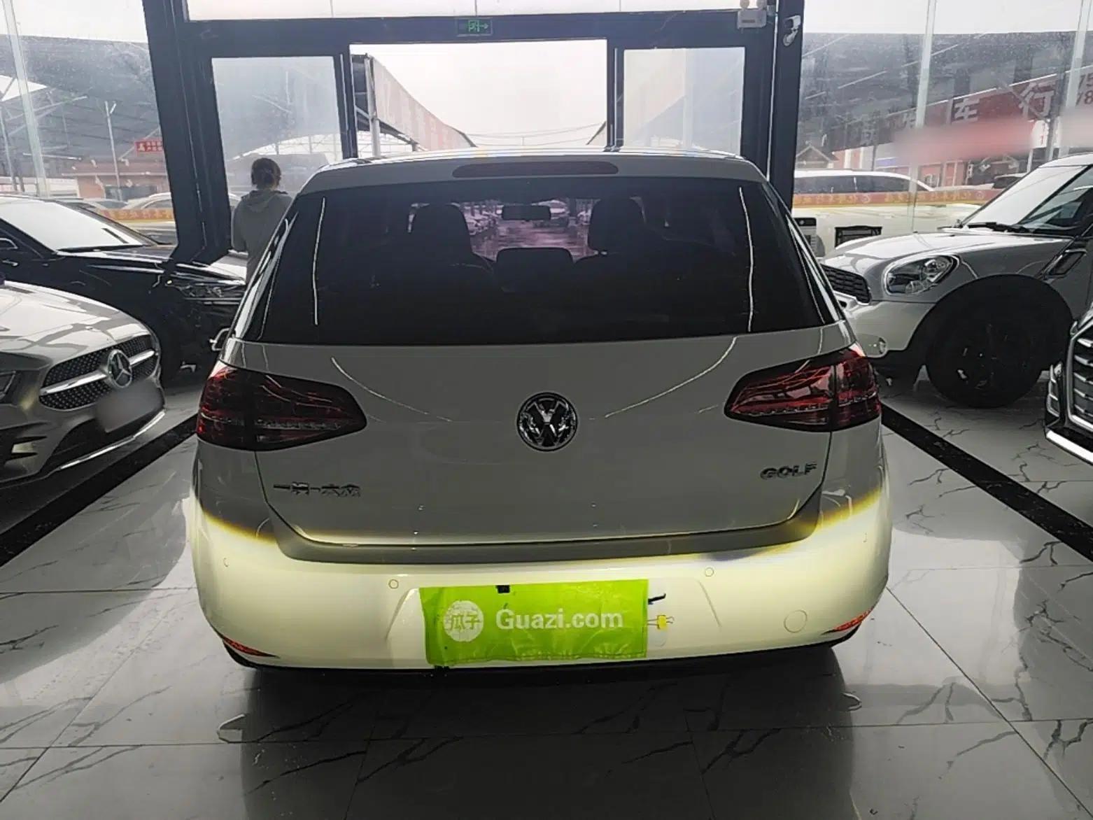 Volkswagen Golf 2015 1.6L Automatic Comfort Model — миниатюра 5