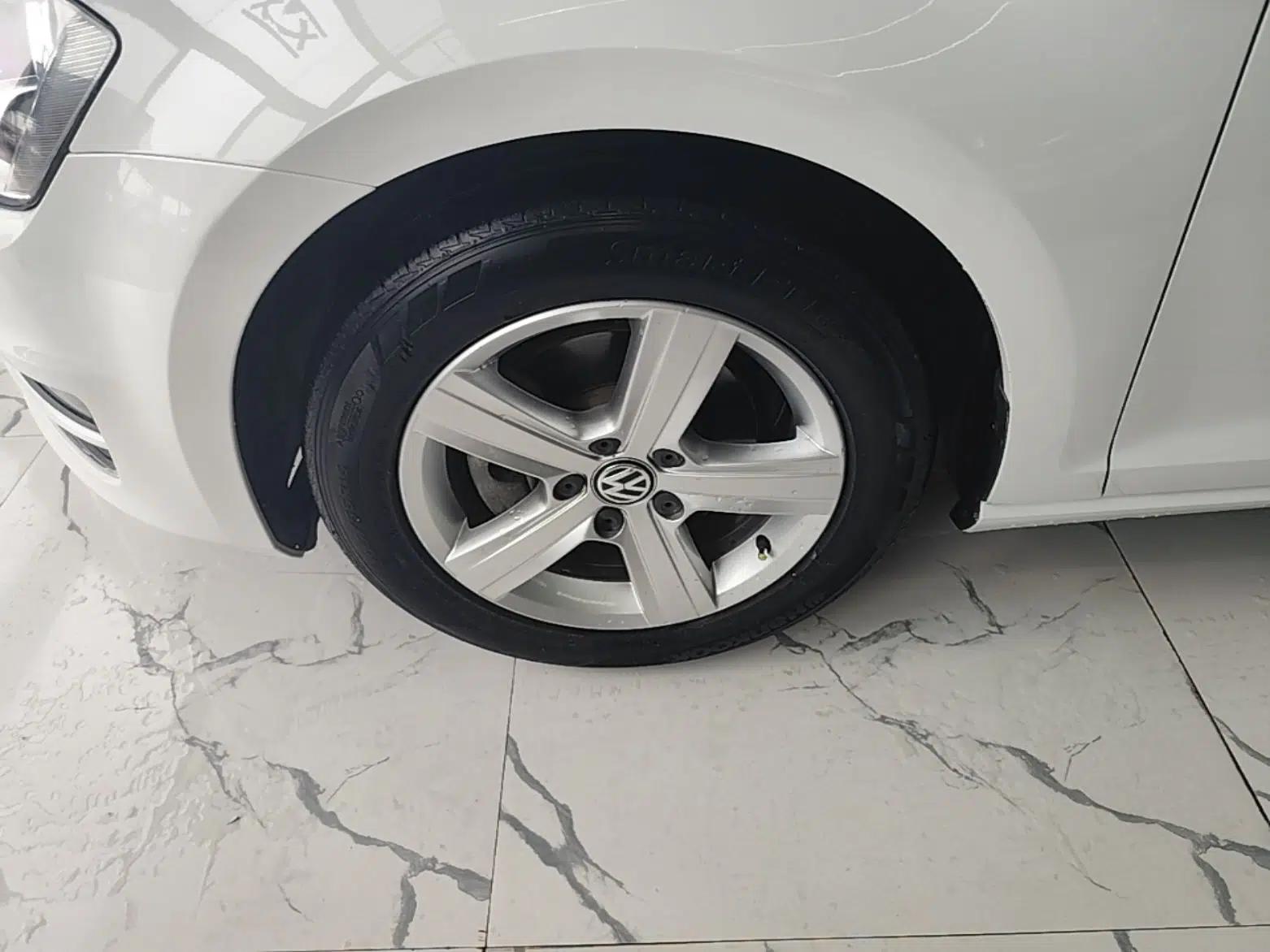 Volkswagen Golf 2015 1.6L Automatic Comfort Model — миниатюра 10