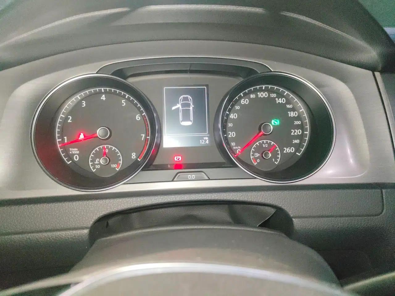 Volkswagen Golf 2014 1.4TSI Automatic Luxury Model — миниатюра 8