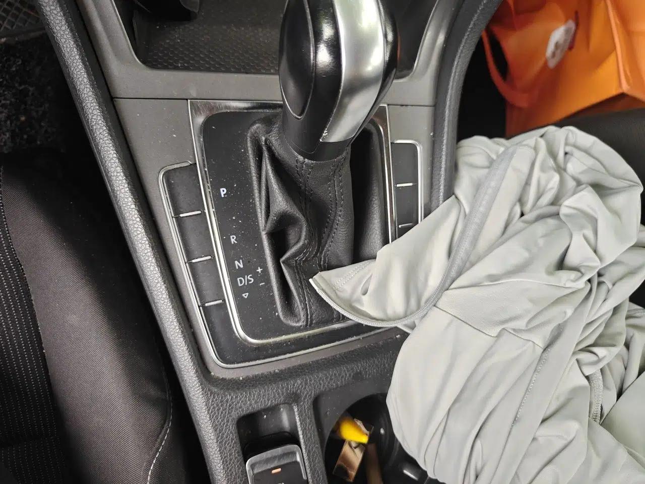 Volkswagen Golf 2014 1.6L Automatic Fashion Model — миниатюра 14