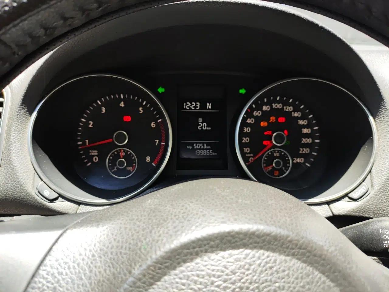 Volkswagen Golf 2012 1.6L Automatic Comfort Model — миниатюра 11
