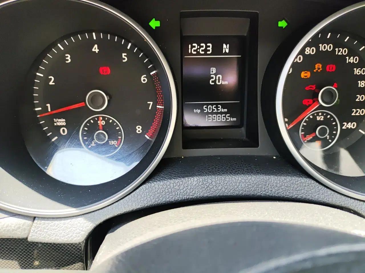 Volkswagen Golf 2012 1.6L Automatic Comfort Model — миниатюра 12