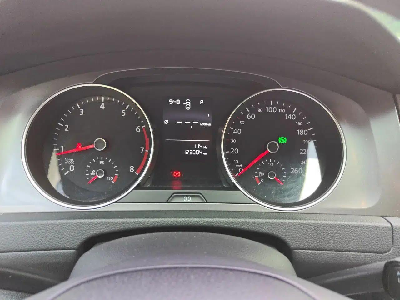 Volkswagen Golf 2016 1.6L Automatic Fashion Model — миниатюра 11
