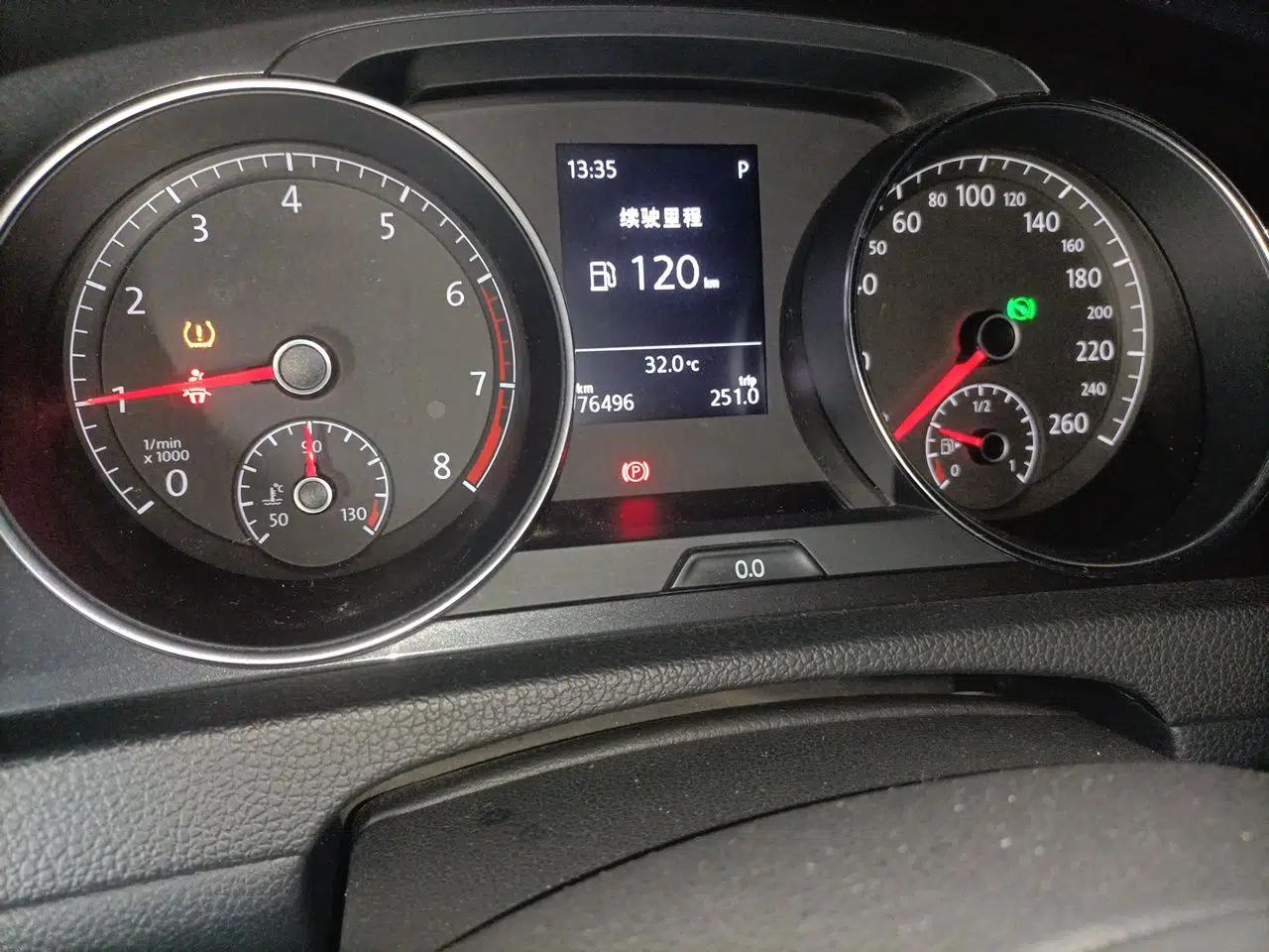 Volkswagen Golf 2017 1.6L Automatic Comfort Million-Vehicle Anniversary Edition — миниатюра 12