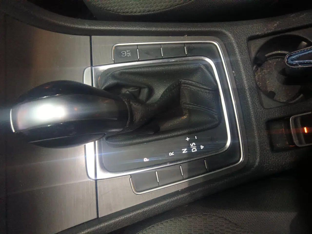 Volkswagen Golf 2014 1.6L Automatic Fashion Model — миниатюра 14
