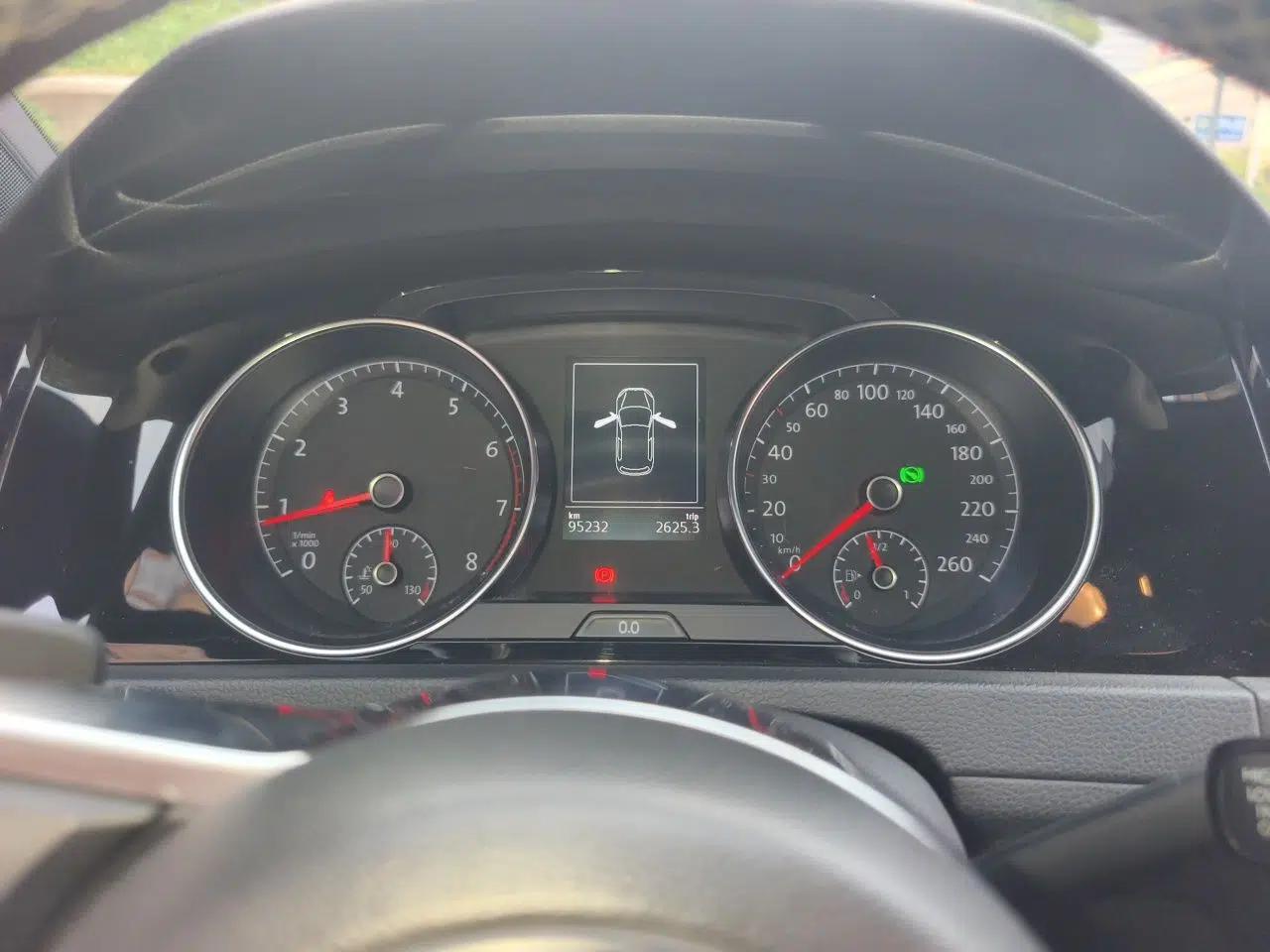 Volkswagen Golf 2017 280TSI Automatic R-Line Million-Vehicle Commemorative Edition — миниатюра 11