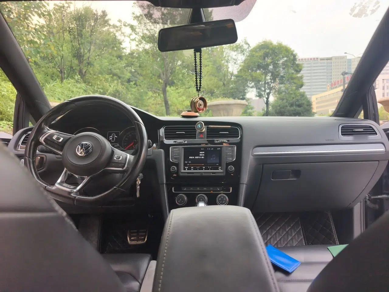 Volkswagen Golf 2017 280TSI Automatic R-Line Million-Vehicle Commemorative Edition — миниатюра 9