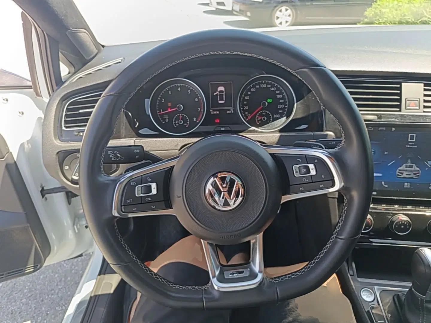 Volkswagen Golf 2018 280TSI Automatic R-Line Model — миниатюра 13