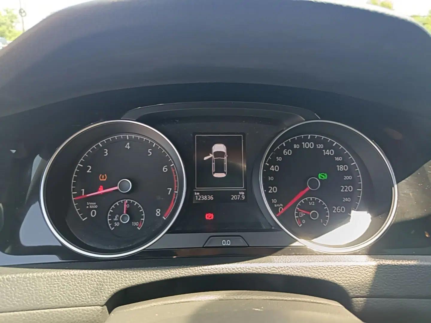 Volkswagen Golf 2018 280TSI Automatic R-Line Model — миниатюра 14