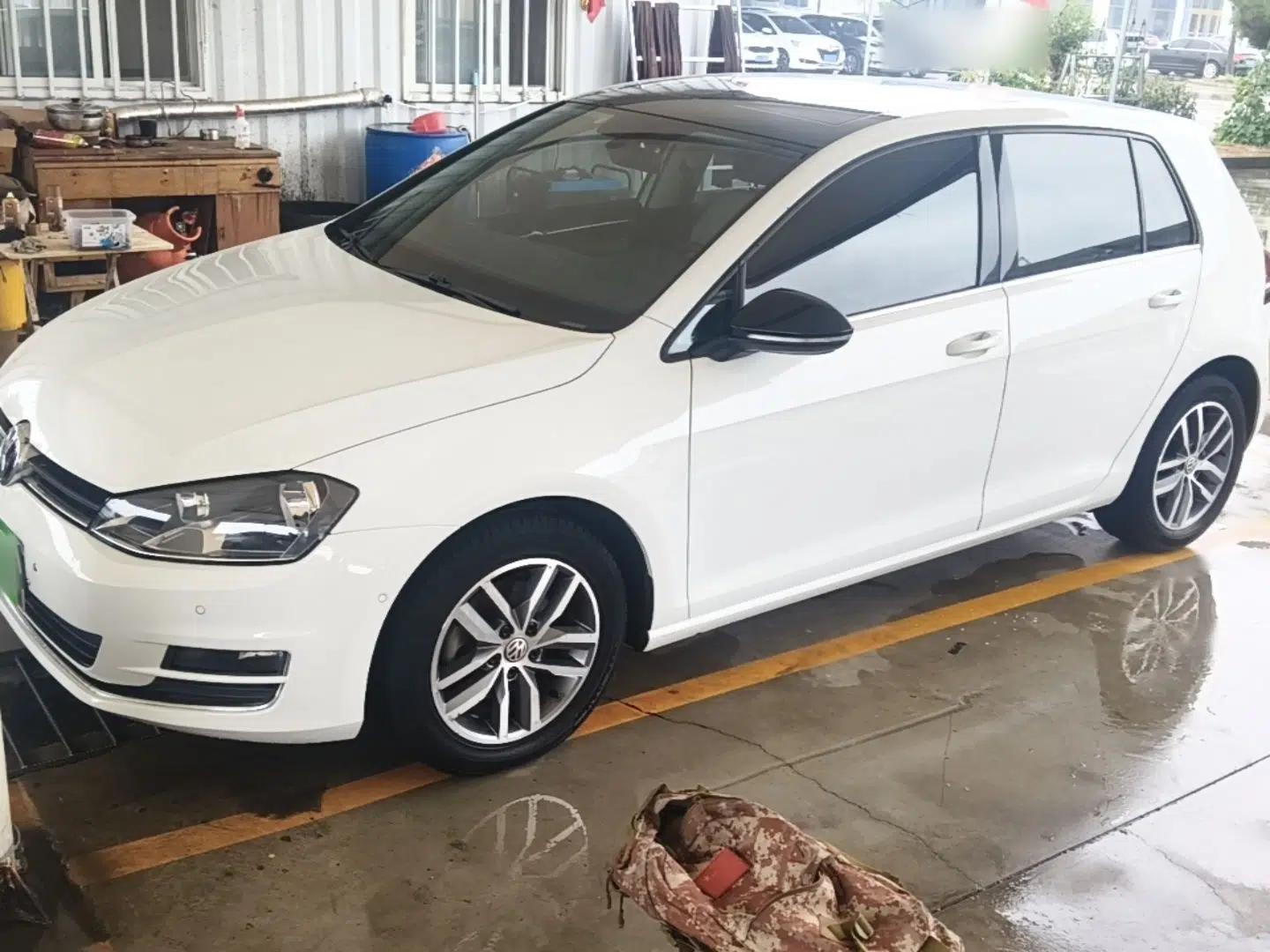 Volkswagen Golf 2017 230TSI Automatic Luxury Million-Vehicle Commemorative Edition — миниатюра 1