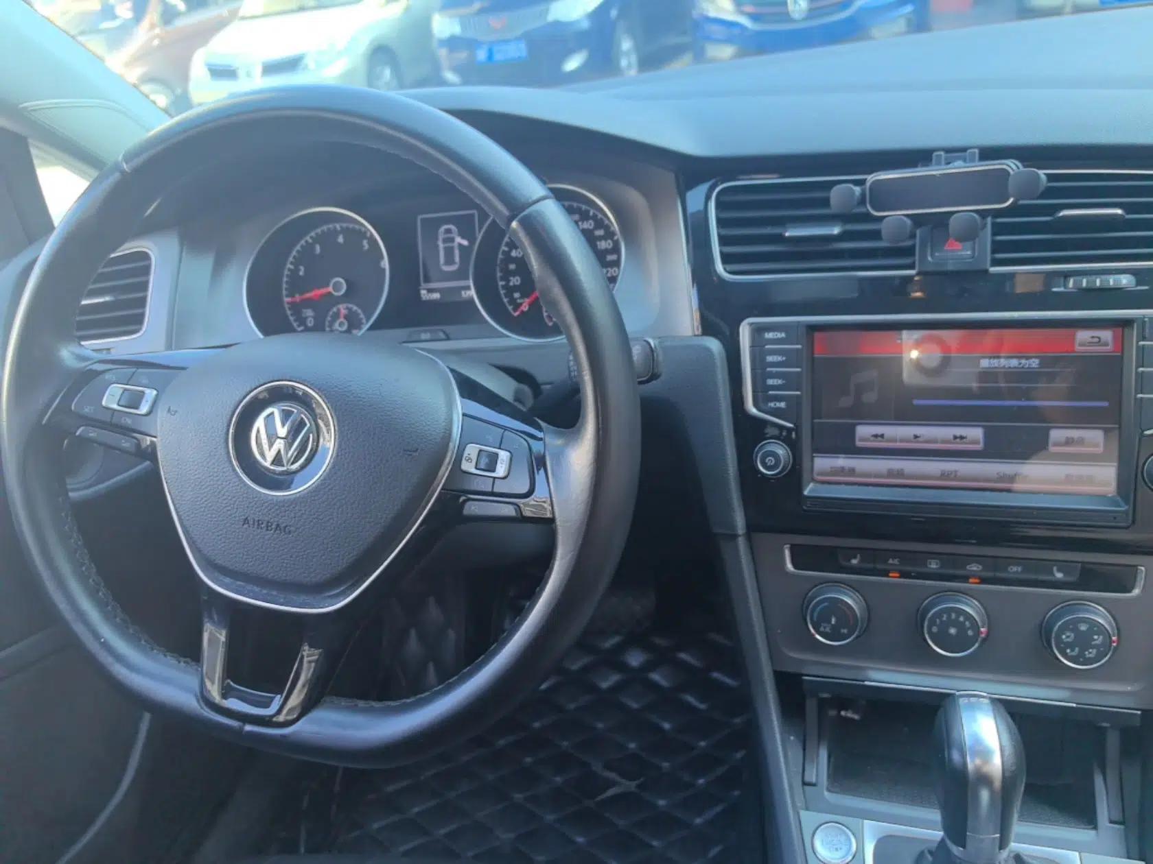 Volkswagen Golf 2016 230TSI Automatic Luxury Version — миниатюра 12