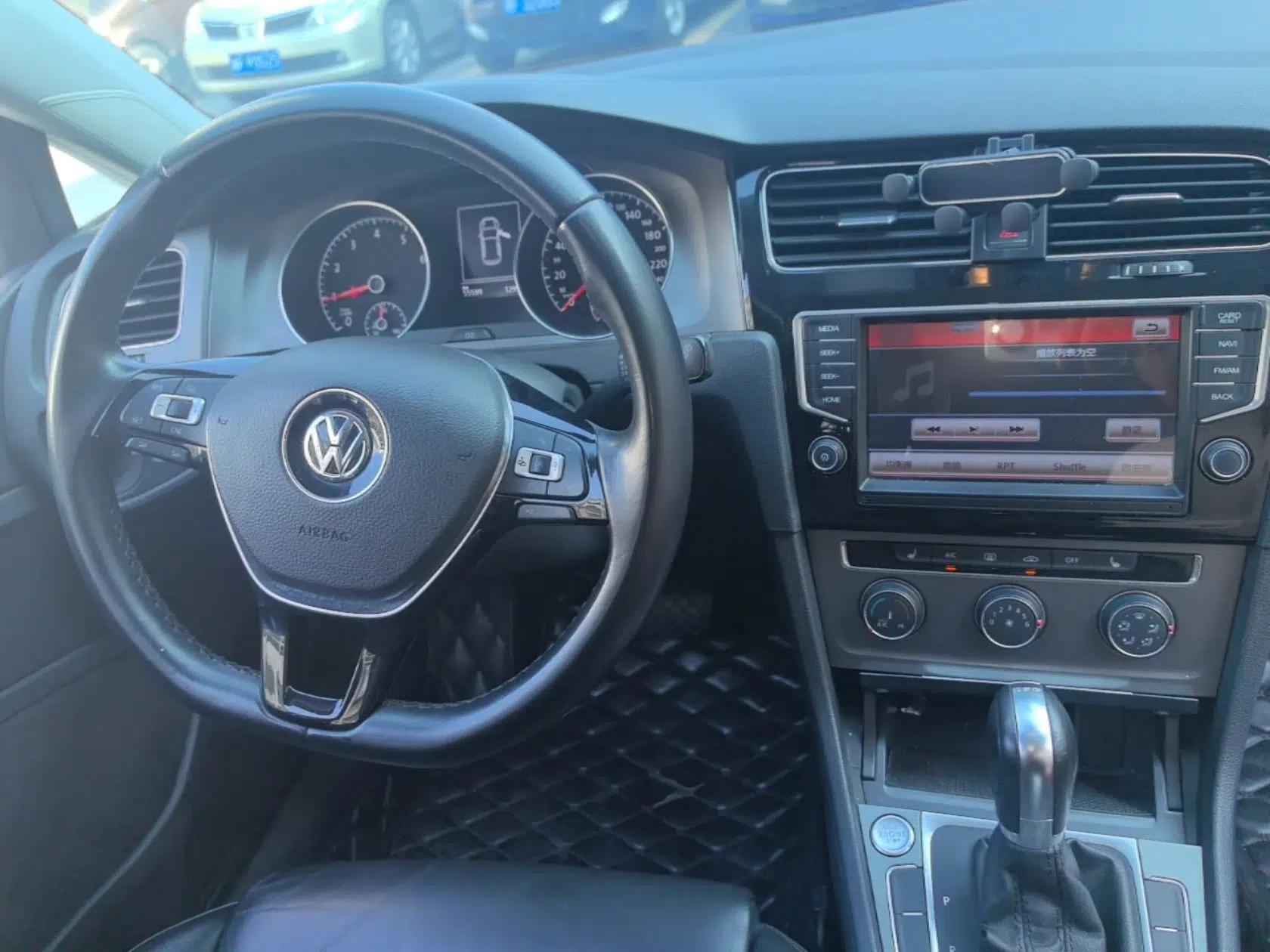 Volkswagen Golf 2016 230TSI Automatic Luxury Version — миниатюра 13