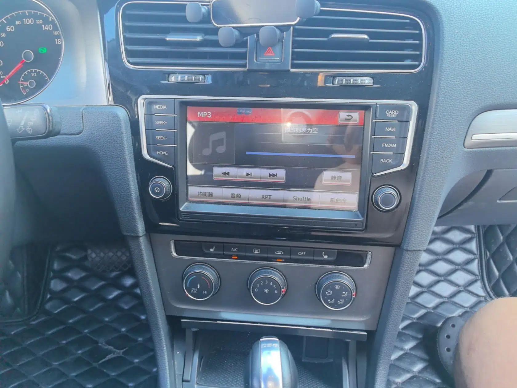 Volkswagen Golf 2016 230TSI Automatic Luxury Version — миниатюра 15