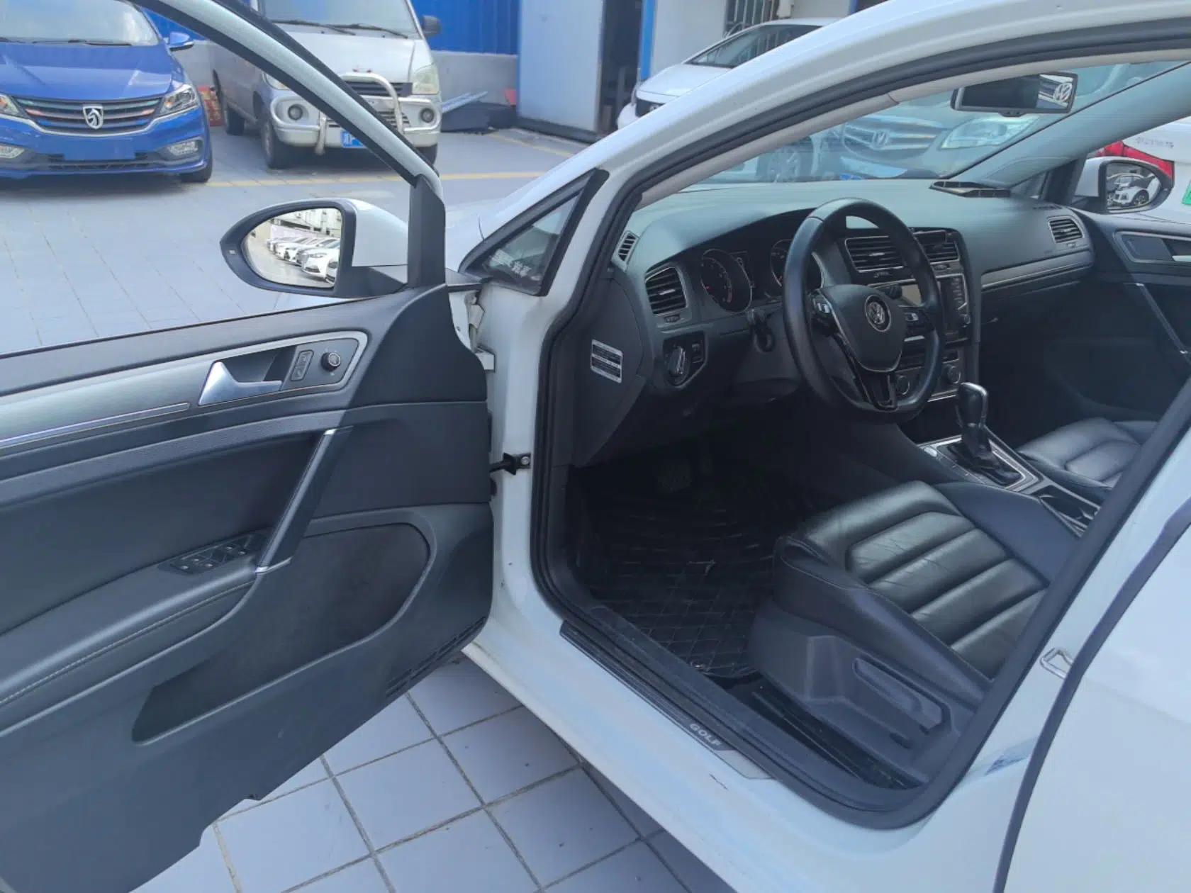 Volkswagen Golf 2016 230TSI Automatic Luxury Version — миниатюра 18