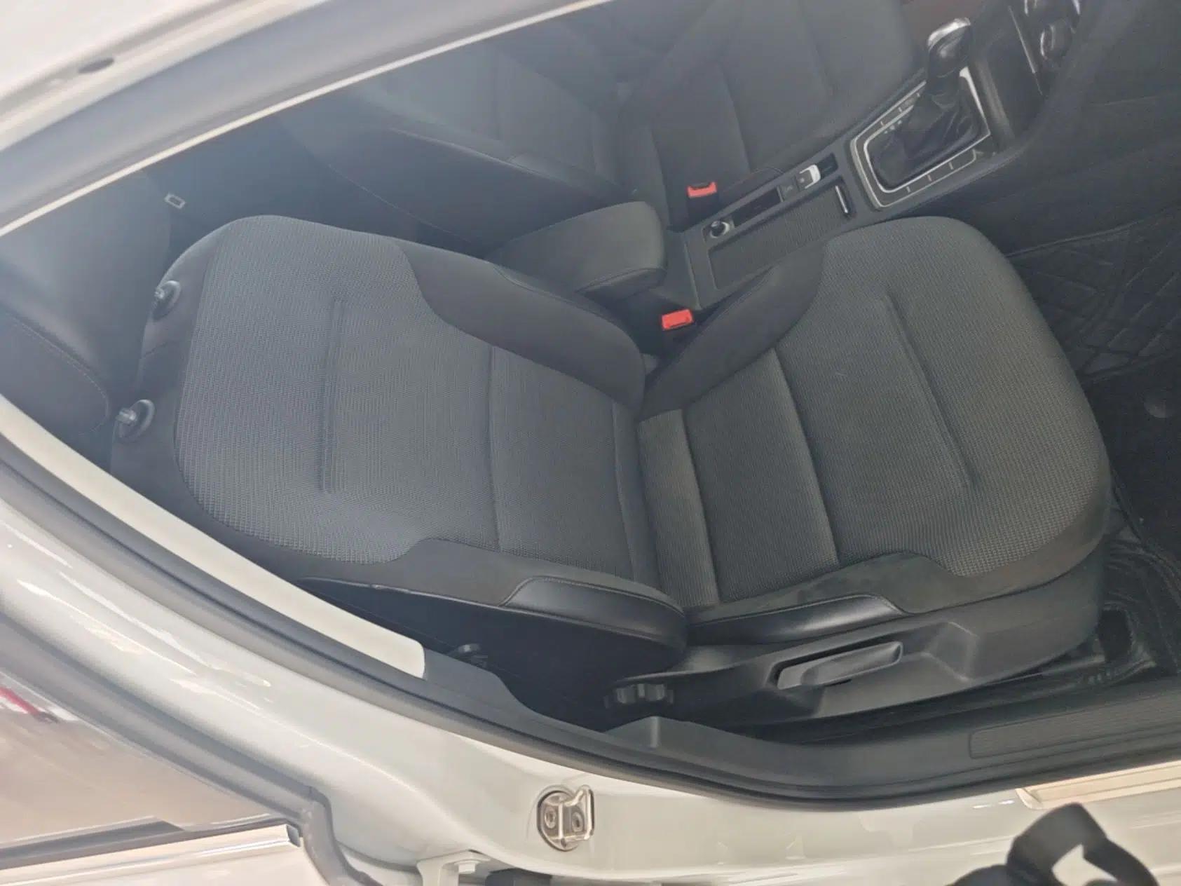 Volkswagen Golf 2018 230TSI Automatic Comfort Model — миниатюра 19
