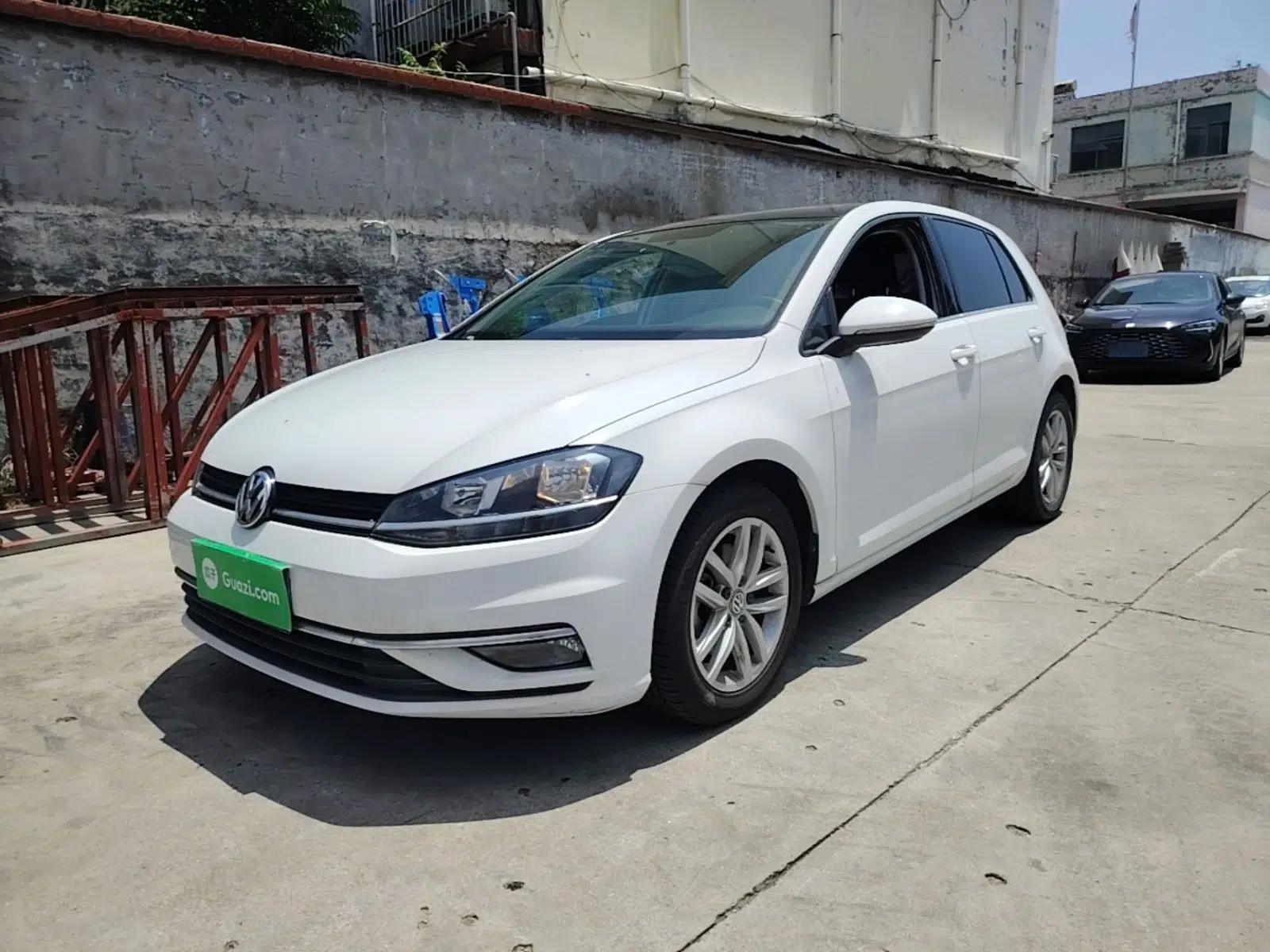 Volkswagen Golf 2018 1.6L Automatic Comfort Model — миниатюра 1