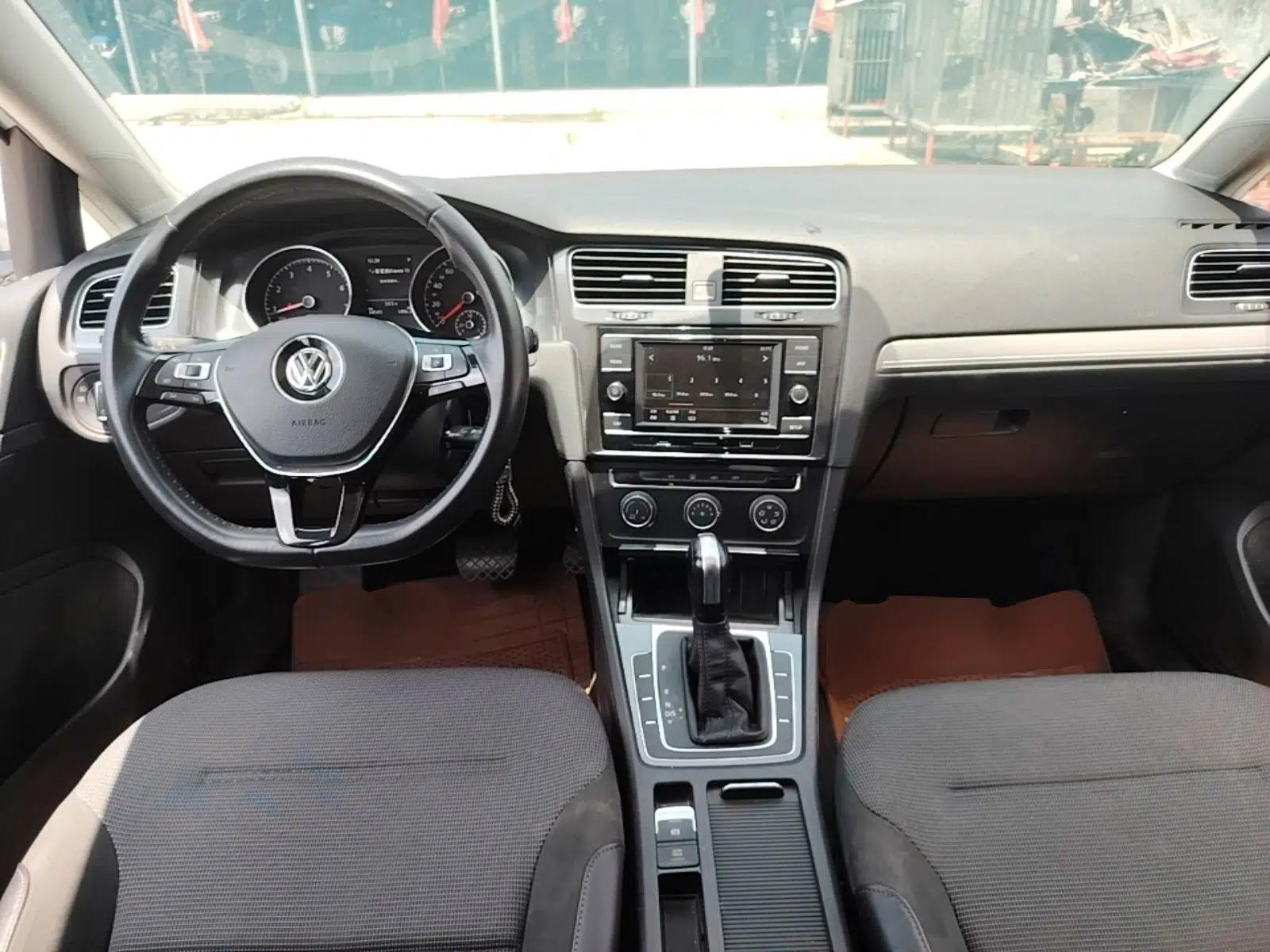 Volkswagen Golf 2018 1.6L Automatic Comfort Model — миниатюра 12