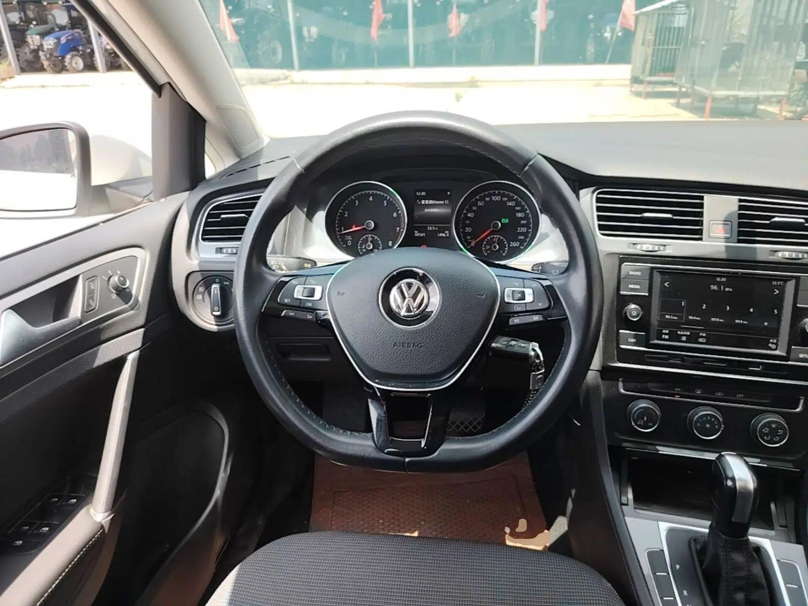 Volkswagen Golf 2018 1.6L Automatic Comfort Model — миниатюра 13