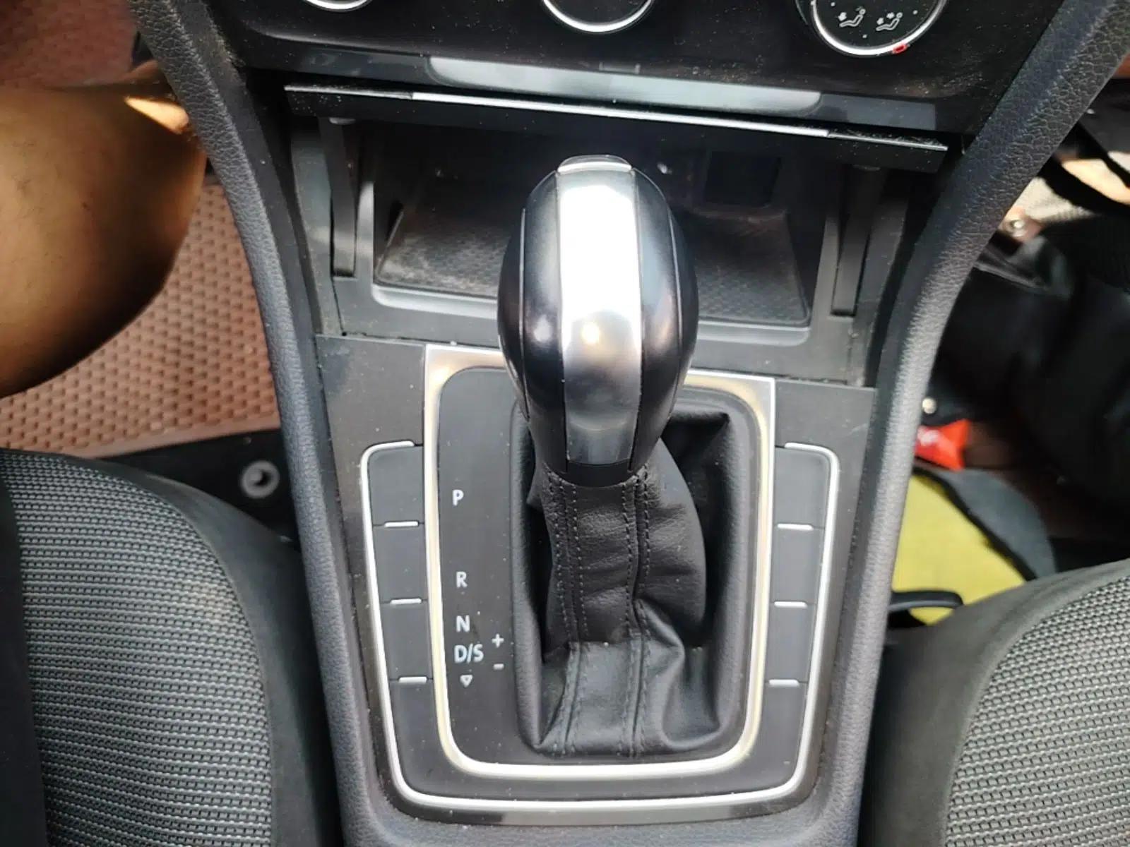 Volkswagen Golf 2018 1.6L Automatic Comfort Model — миниатюра 16